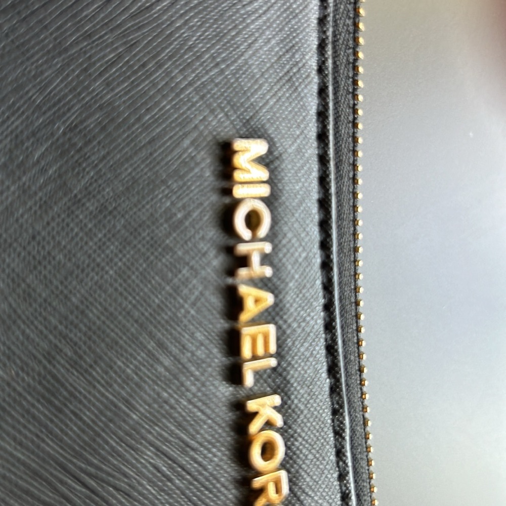 Authentic Michael koors wallet - Picture 6 of 6